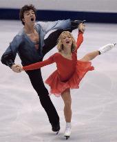 Russians win pair skating